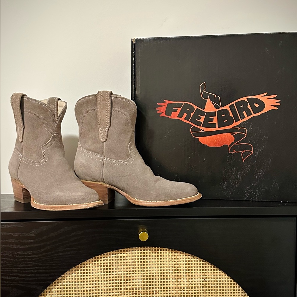 FREEBIRD Zamora Grey Suede - 5
*No dust bags or box included*